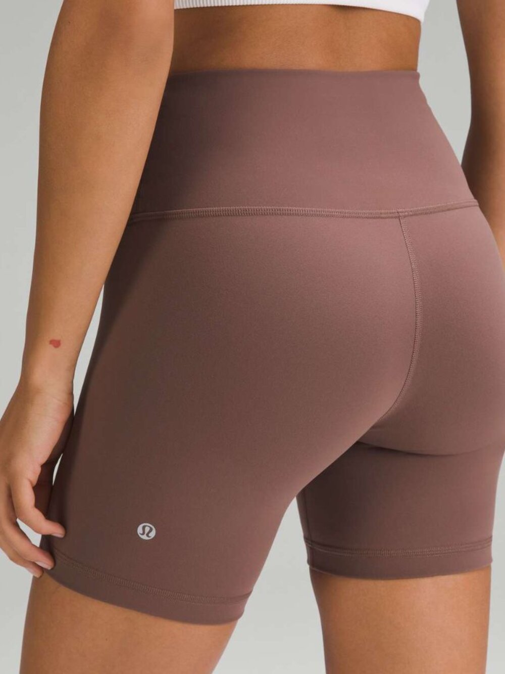 Lululemon Wunder Train High-Rise Short 6" size 6